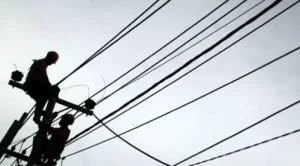 Kabel Listrik PLN Menjuntai, ‘Jerat’ Seorang Kades di Karawang