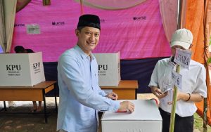 Cabup Cianjur Deden Nasihin Nyoblos Pilkada di TPS Jati