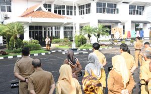 Pasca Cuaca Ekstrem di Cimahi, Herman Suryatman Tinjau Dinsos Jabar