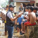 Paslon Sahrul-Gun Gun Pilih Kunjungi Warga Terdampak Banjir, Ketimbang Gelar Kampanye Akbar