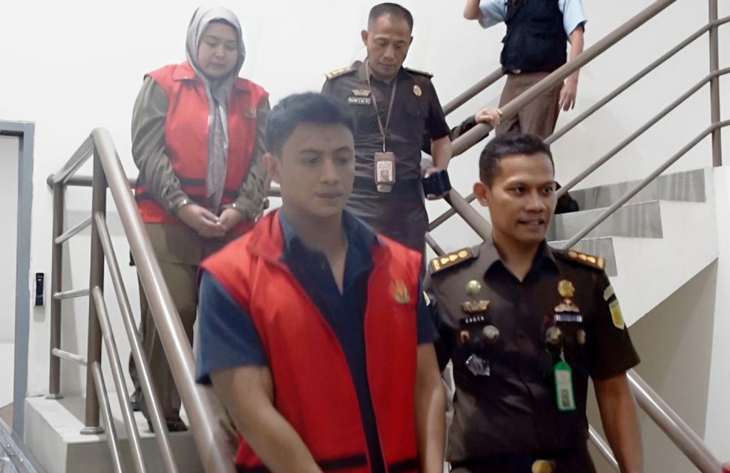 Kejati Jabar Tahan 2 Tersangka Kasus Penguasaan ILEGAL Lahan Kebun Binatang Bandung