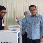 Calon Bupati Bandung Sahrul Gunawan dan Kelurarga Gunakan Hak Pilih di Pilkada 2024