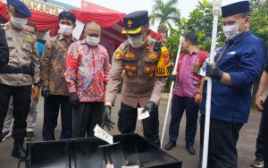 Kejari Purwakarta Musnahkan Narkotika hingga Uang Palsu