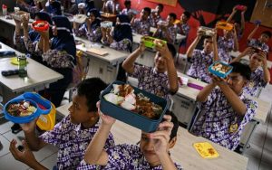 Sebanyak 6.400 Siswa di Bandung Nikmati Program Makan Bergizi Gratis Perdana