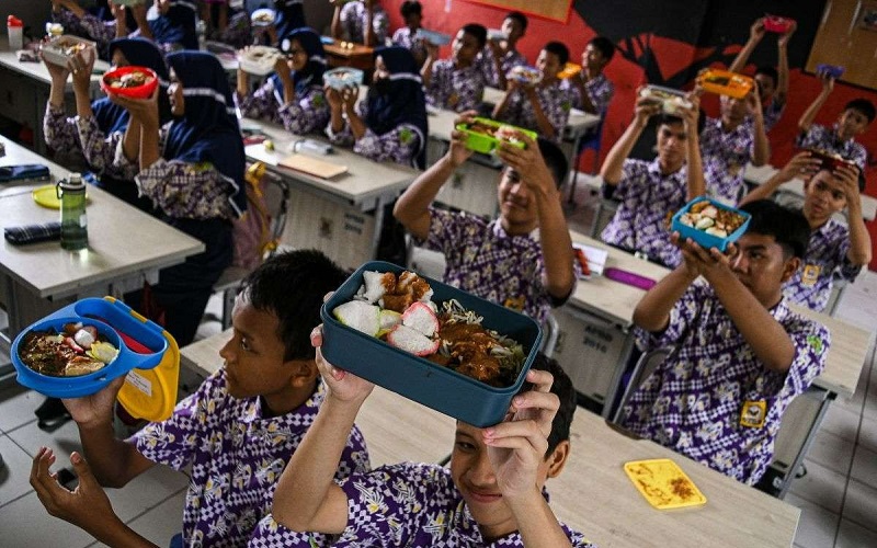 Sebanyak 6.400 Siswa di Bandung Nikmati Program Makan Bergizi Gratis Perdana