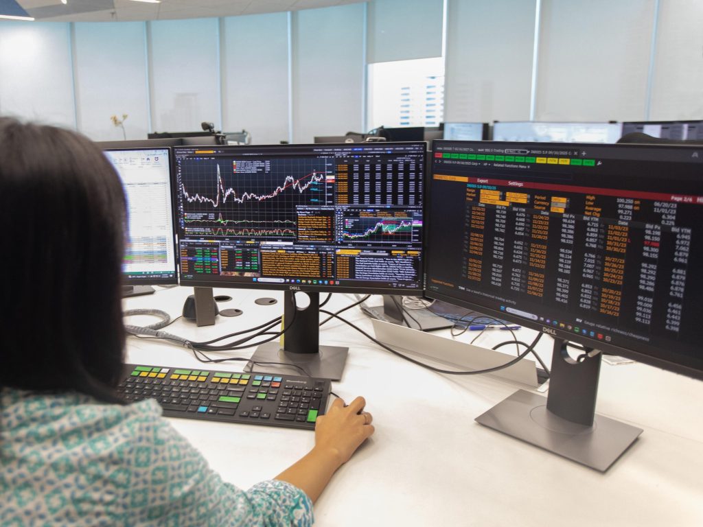 Investasi: Pilih Aman atau Berani? Yuk, Tentukan Gayamu!