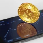 Ilustrasi aplikasi trading bitcoin (Foto: Freepik)
