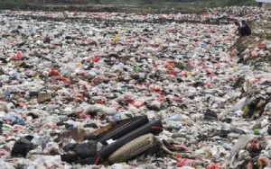 Bupati Bekasi Perintahkan Pembersihan Sampah di Bantaran Kali CBL