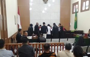 Sidang Korupsi Pasar Cigasong: Hakim Ragukan Kredibilitas Sikap Mengambang Saksi Kunci Dede Riska