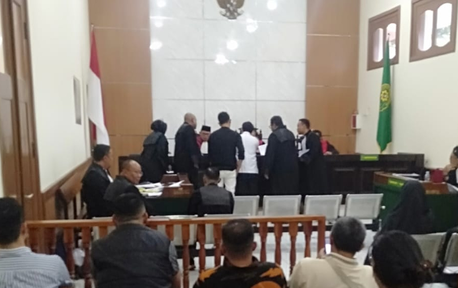 Sidang Korupsi Pasar Cigasong: Hakim Ragukan Kredibilitas Sikap Mengambang Saksi Kunci Dede Riska