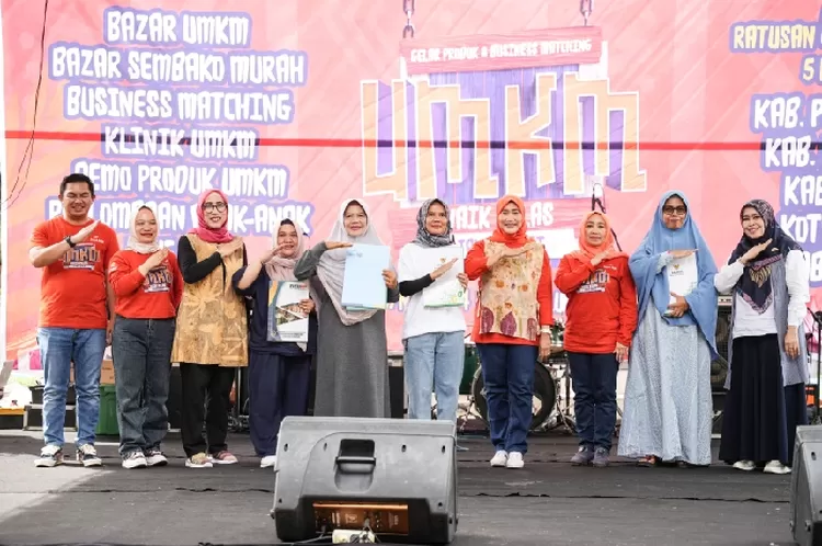 Gelar Produk dan Business Matching UMKM Naik Kelas Jawa Barat 2024, di Taman Pasanggrahan Alun-alun Purwakarta (Foto: Ist)