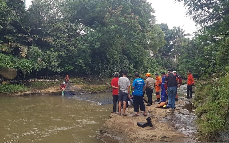 Tragedi di Sungai Ciliwung: Tim Gabungan Cari Bocah 13 Tahun yang Hanyut