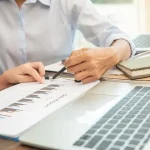 Ilustrasi pengelolaan keuangan bisnis dengan rekening bisnis (Foto: Freepik)