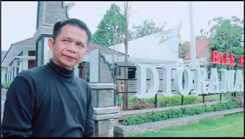 Bupati Purwakarta terpilih, Saepul Bahri Binzein yang akrab disapa Om Zein (Foto: Tangkapan layar akun TikTok @omzein_saepulbbinzein)