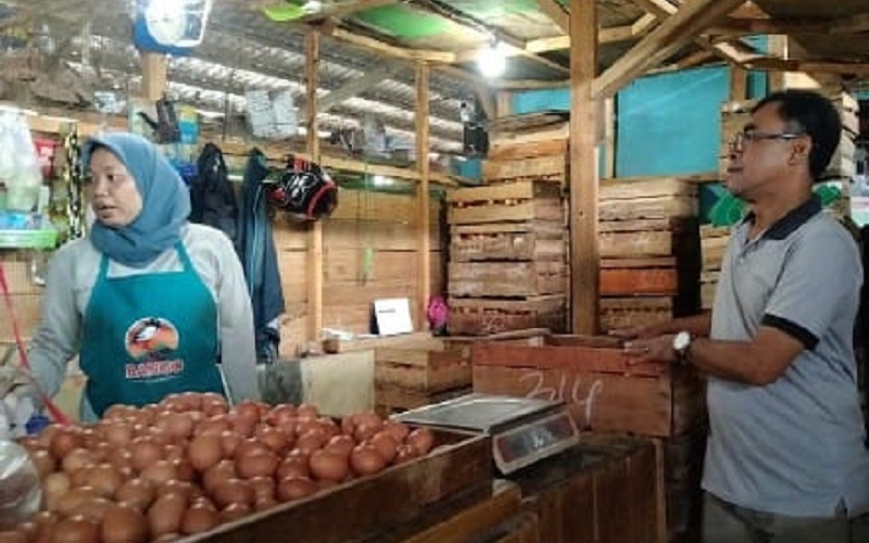 Harga Telur Ayam Tembus Rp32 Ribu per Kilogram di Cianjur