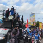 Aliansi Buruh Purwakarta menggelar aksi unjuk rasa. (Foto: Gin/Jabarnews)