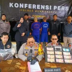 Kapolres Purwakarta, AKBP Lilik Ardiansyah didampingi Wakapolres, Kompol Ricky Ardipratama, Kasi Propam, AKP Atik Sakron dan Kasat Reskrim, AKP Muchammad Arwin Bachar, saat menggelar konferensi pers. (Foto: Gin/Jabarnews)