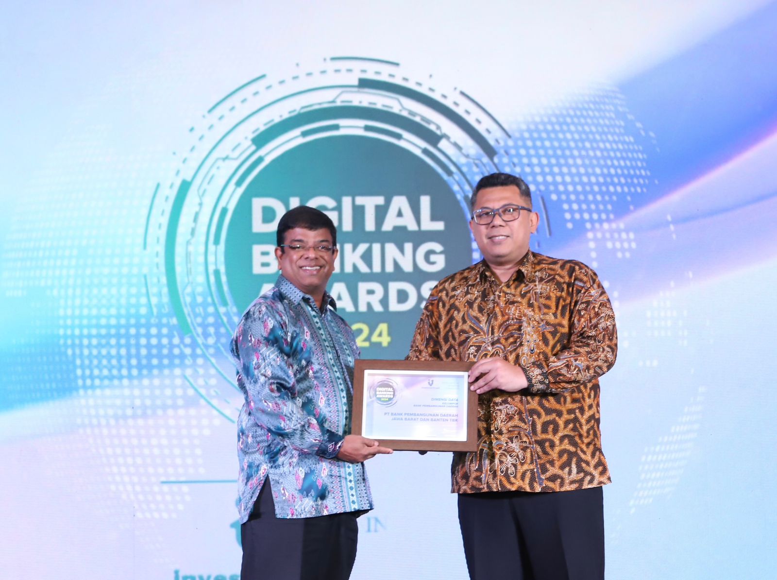Inovasi Digital Bank bjb Berbuah Manis: Sabet Penghargaan Digital Banking Awards 2024
