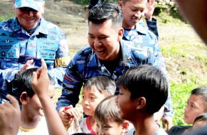 Personil Lanud Husein Sastranegara Gelar Trauma Healing untuk Anak Korban Bencana Cianjur