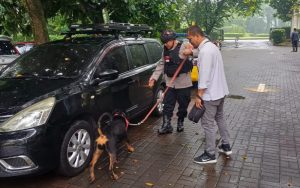 Gunakan Anjing Pelacak, Polres Purwakarta Lakukan Sterilisasi Rapat Pleno Penetapan Hasil Pilkada