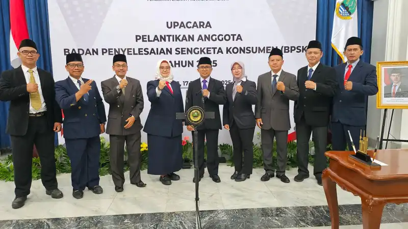 Pelantikan anggota BPSK Purwakarta di Gedung Sate Bandung, Jumat 17 Januari 2025 (Foto: Ist)