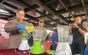 Kejari Garut Musnahkan 5.945 Botol Miras dan Ribuan Obat Terlarang dari 78 Kasus Kejahatan