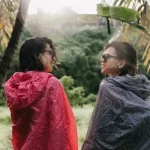Ilustrasi liburan saat musim hujan (Foto: Freepik)