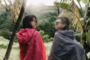 10 Tips Ampuh Agar Liburan Seru dan Nyaman di Musim Hujan