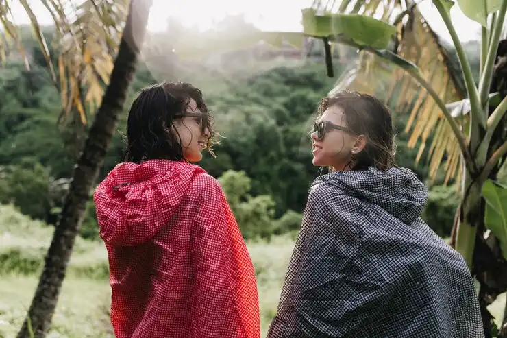10 Tips Ampuh Agar Liburan Seru dan Nyaman di Musim Hujan