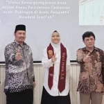 Nurul Husna (tengah) mahasiswi IAIN Langsa yang lulus tanpa sidang skripsi (Foto: iainlangsa.ac.id)