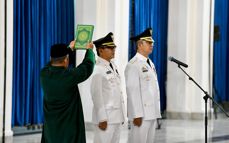 Lantik Pj. Wali Kota Cimahi dan Pj. Bupati Subang, Bey Machmudin Tegaskan Hal Ini