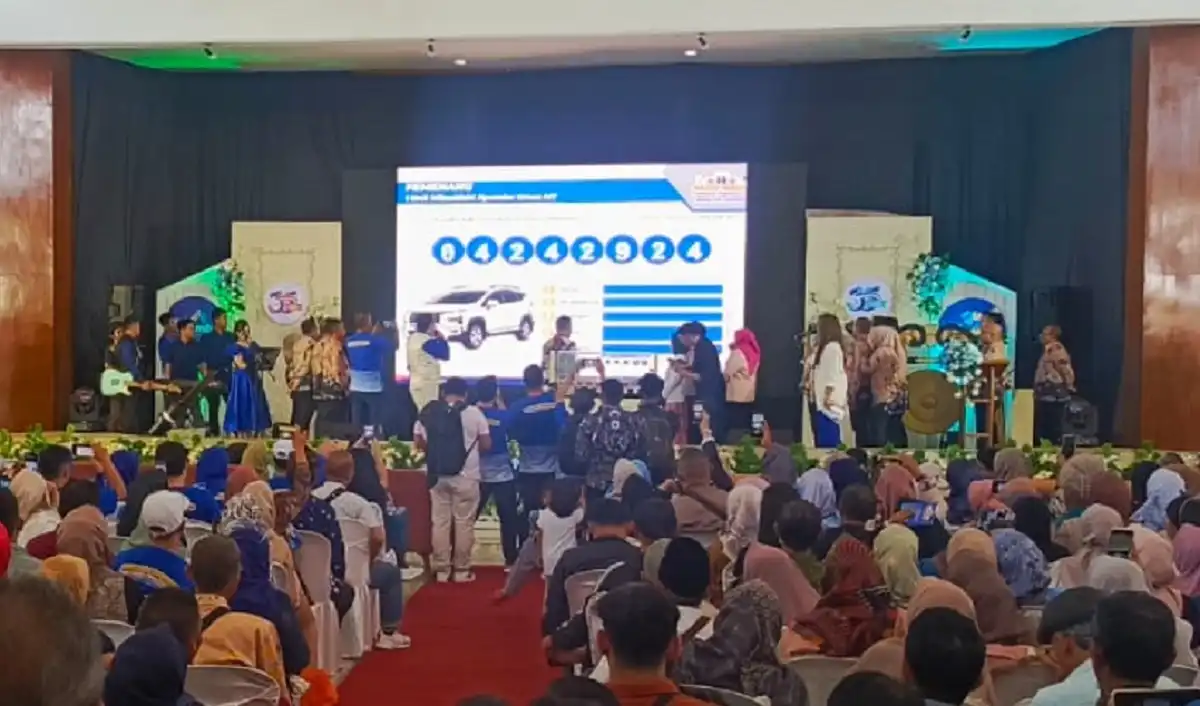 Pengundian hadiah utama Tabungan Harmoni Plus periode XVII-2024 yang dihadiri oleh Wakil Bupati Purwakarta terpilih Abang Ijo Hapidin di Gedong Sigrong Purwakarta, pada Kamis, 13 Februari 2025. (Foto: Ist)