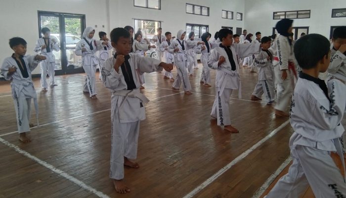 Satlat Tarung Derajat Karangtengah Cianjur Gelar Ujian Naik Kurata, Sang Guru Beri Pesan Begini