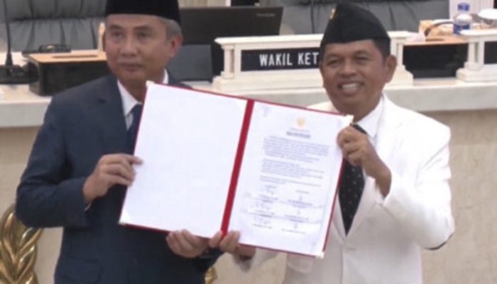 Dedi Mulyadi Resmi Gantikan Bey Machmudin sebagai Gubernur Jawa Barat