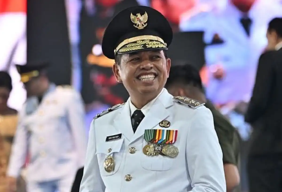 Gubernur Jabar Dedi Mulyadi wacanakan wajib militer untuk SMA. Apa alasannya? Simak gebrakannya yang bikin heboh!