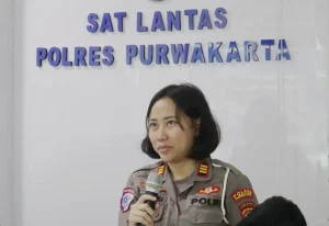Awas Musim Hujan! Polisi Cantik di Purwakarta Bagikan Tips Aman Berkendara