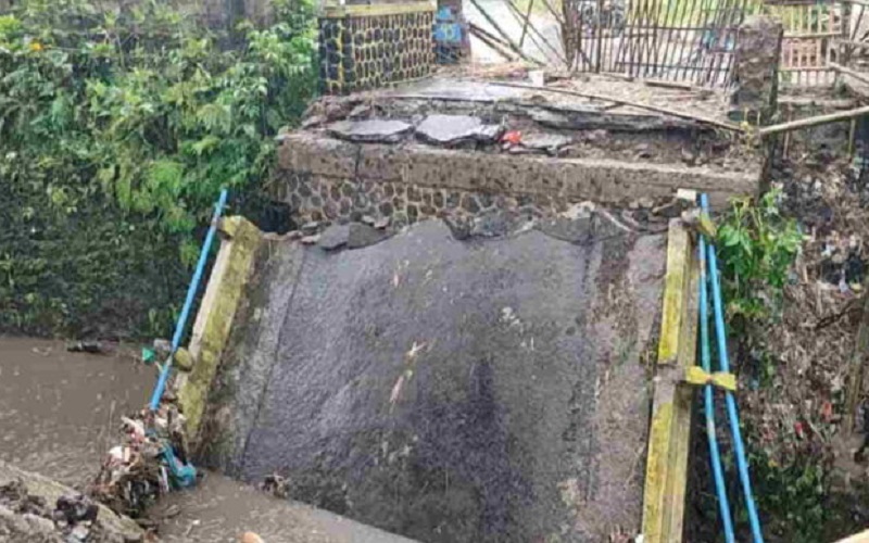 Jembatan Gunung Kokol di Tasikmalaya Ambruk, Ribuan Warga Terisolasi