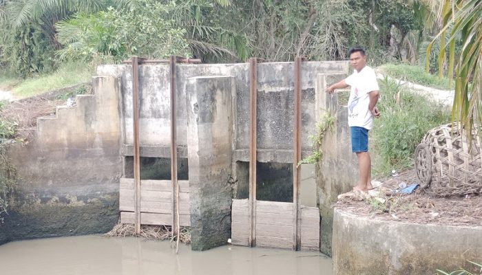 Pintu Air Sungai Rambung Belasan Tahun Rusak, Pemukiman Warga Terancam Diterjang Banjir