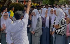 Siswa SMA di Karawang Menggelar Aksi Protes, Sebut Sekolah Lalai Soal Ini