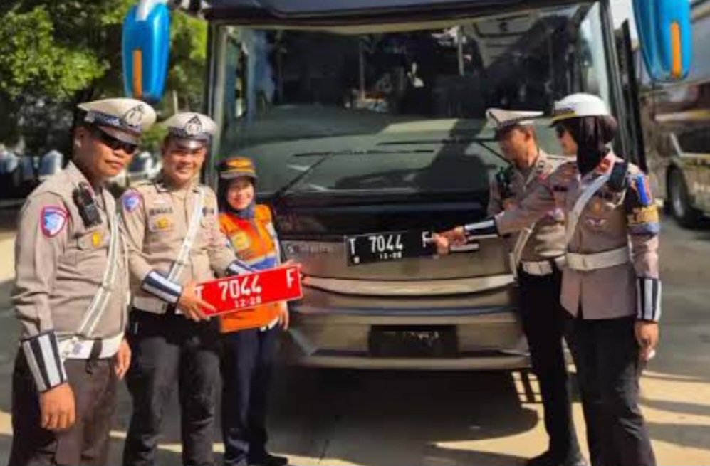 Bus Pemkab Karawang