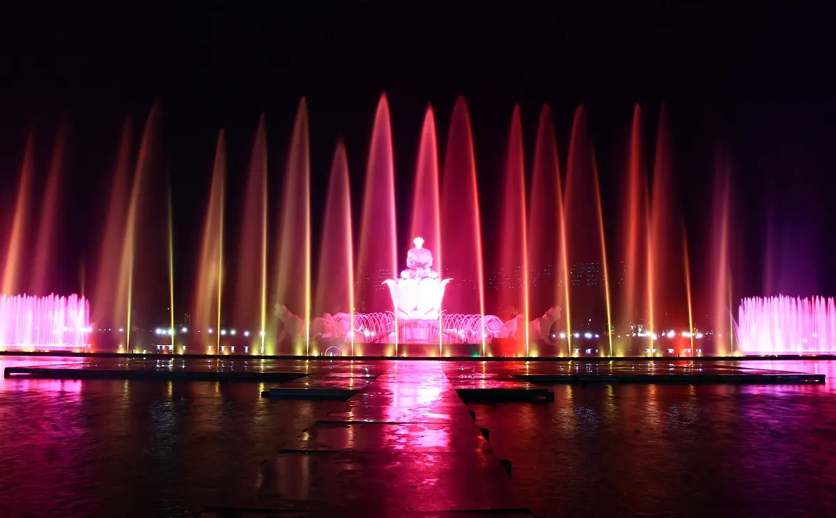 Taman Air Mancur Sri Baduga Purwakarta (Foto Disporaparbud Kabupaten Purwakarta)