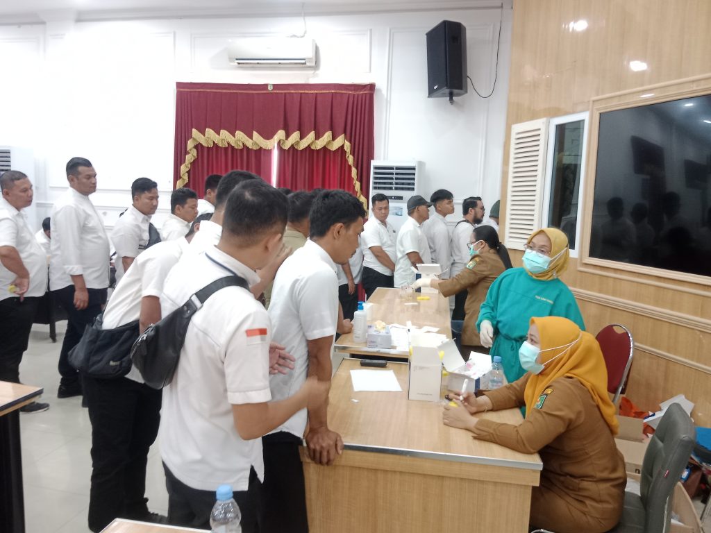 Ratusan Tenaga Honorer Pemkab Sergai Jalani Tes Urine Mendadak, Ada yang Positif?