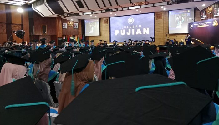 Unisba Lantik 1.400 Wisudawan, Rektor Beri Pesan Inspiratif di Akhir Masa Jabatan