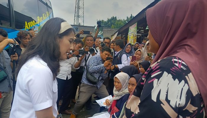 Wamen Dukbangga Tinjau Pelayanan KB Gratis di Pasar Tradisional Purwakarta