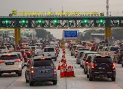 Macet Parah di Tol Trans Jawa, Pemudik Terjebak Hingga 13 Jam