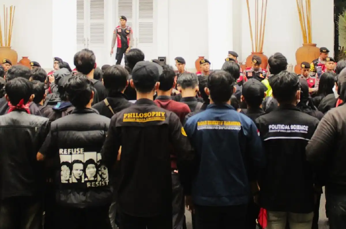 Aliansi Gerakan Purwakarta (AGP) menggelar aksi di depan gedung DPRD Purwakarta mendesak UU TNI dibatalkan dan menuntut wakil rakyat di Purwakarta mendukung judicial review terhadap UU tersebut. (Foto: Istimewa)