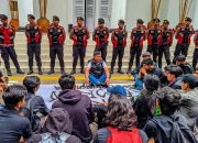Aspirasi Ditolak, Massa Aksi Kecewa Berat pada DPRD Purwakarta