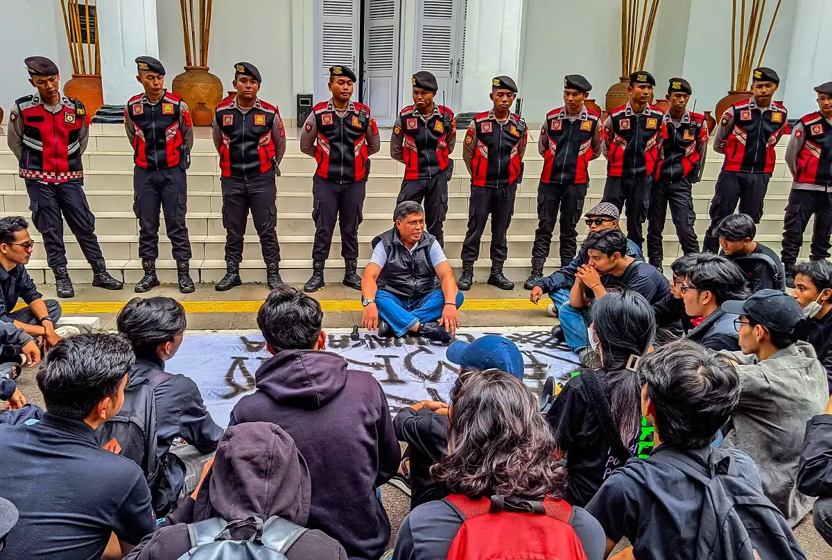 Aliansi Gerakan Purwakarta (AGP) saat menggelar aksi unjuk rasa di DPRD Purwakarta terkait UU TNI & HAM, pada Jumat 21 Maret 2025. (Foto: Istimewa)