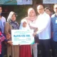 BPJS Ketenagakerjaan Cabang Bandung Bojongsoang menyerahkan santunan jaminan kematian Rp249,4 juta kepada ahli waris Almarhum Rasiman, pengusaha UMKM di Kabupaten Bandung. (Foto: Istimewa)