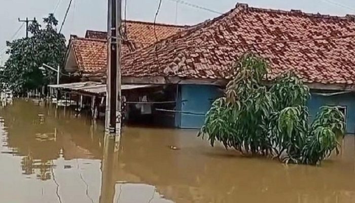 Banjir 1,5 Meter Rendam Karawang Selatan, Empat Desa Terisolasi
